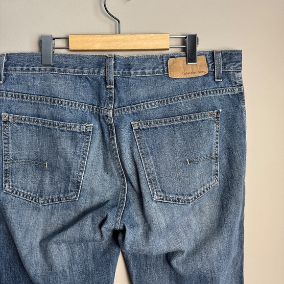 Calvin Klein Jeans Men's Denim Straight Cut Regular Wash Blue Jeans Size Tag: 36 - Picture 6 of 15